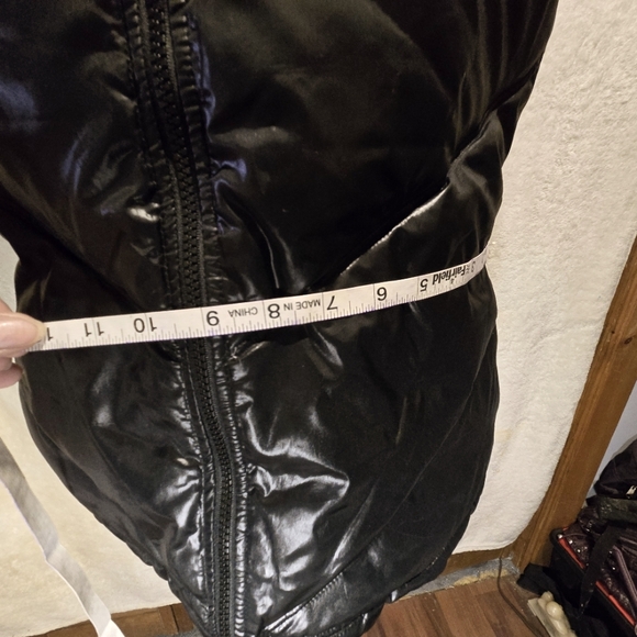 WATER RESISTANT, SHINY, PUFFER, BLACK OLD NAVY VEST - Picture 9 of 14